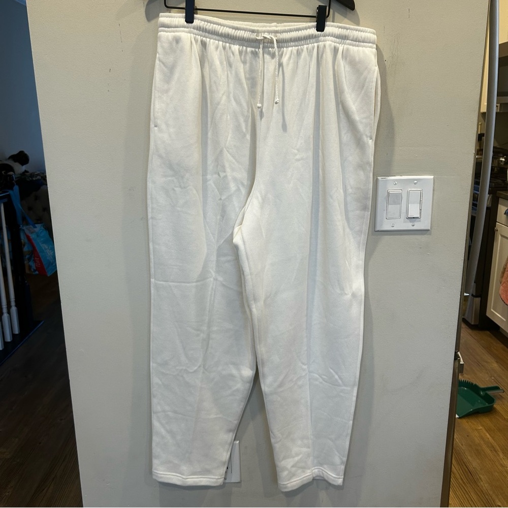 NWOT Jennifer Moore White Sweatpants elastic waist pockets. Size Plus 3X.